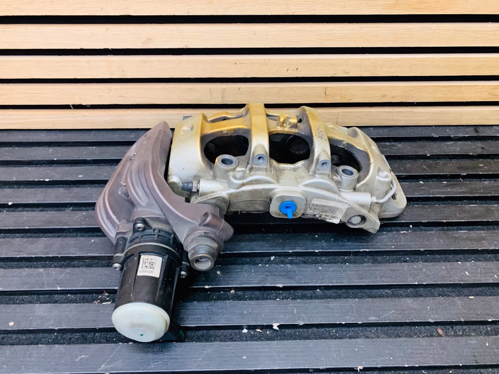Ferrari SF90 296 Brake Caliper Front Rear - Image 2