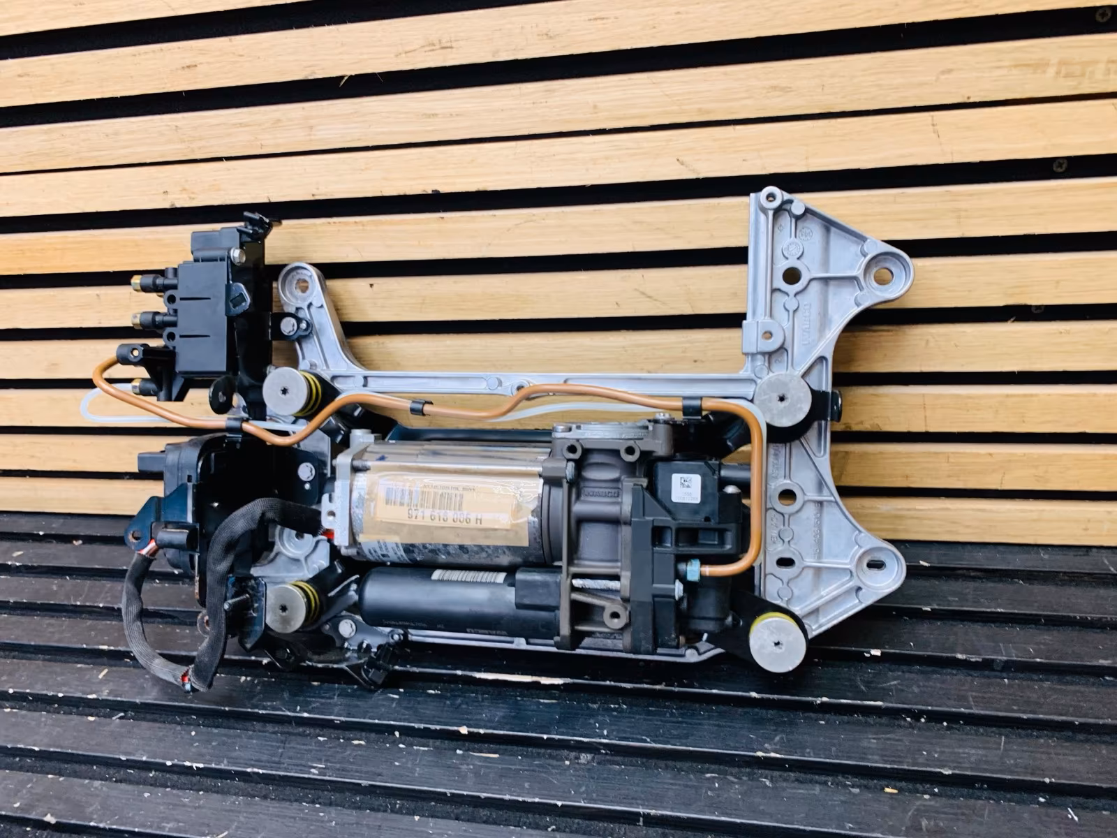 Bentley Continental GT GTC Air Compressor - Image 5