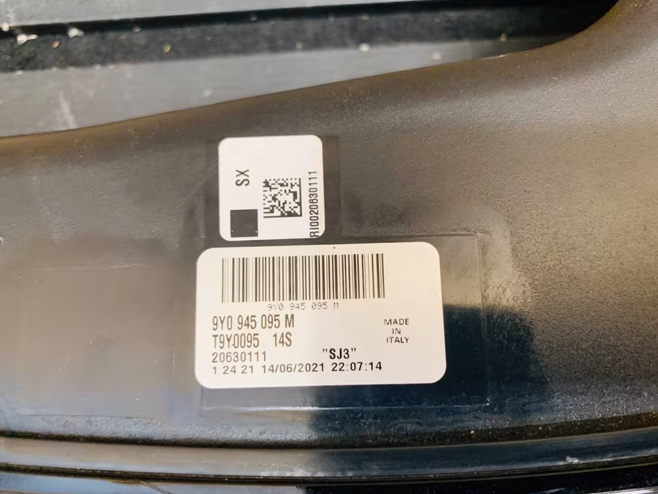Porsche Cayenne Left Tail Light - Image 3