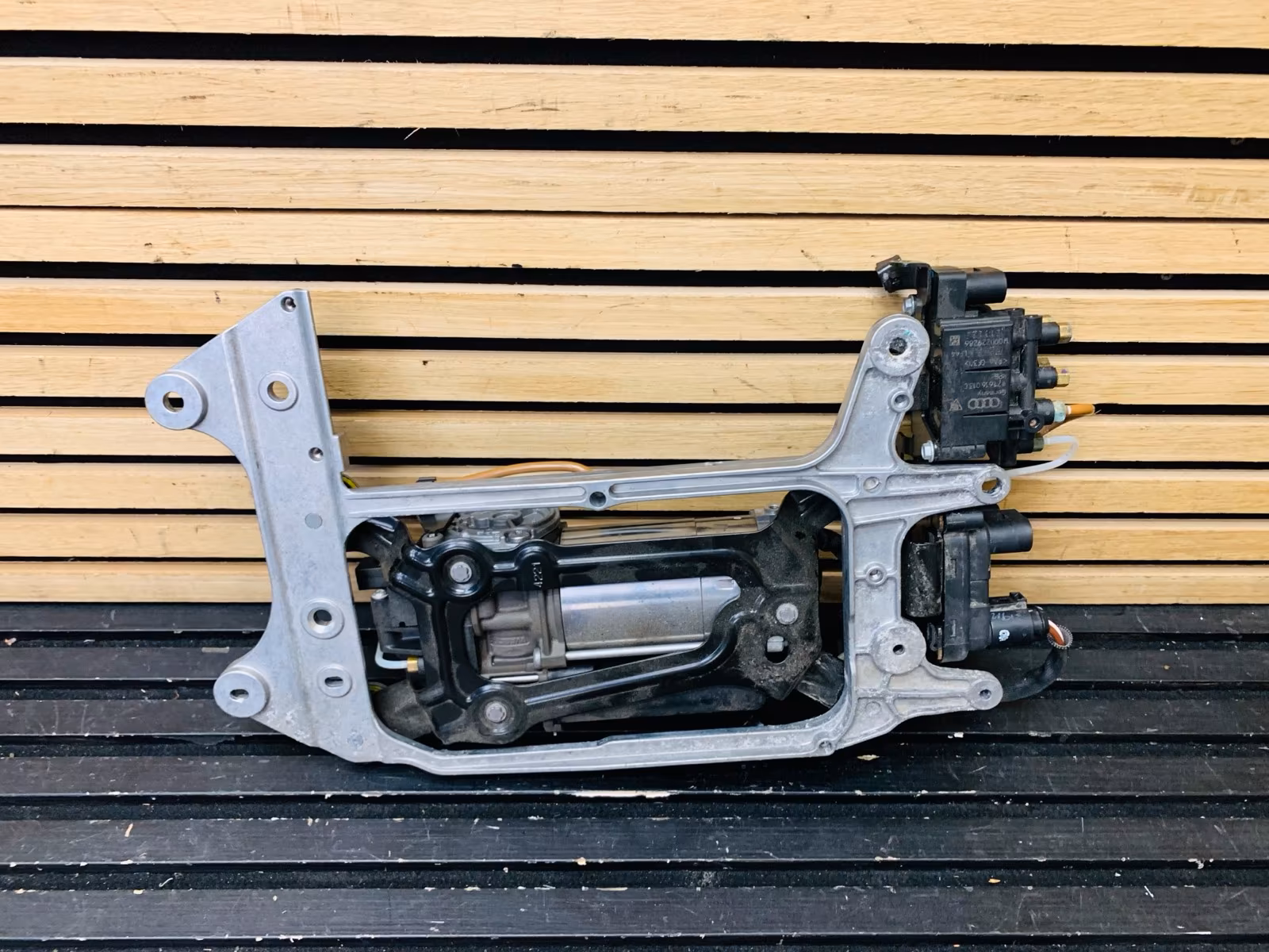 Bentley Continental GT GTC Air Compressor - Image 2