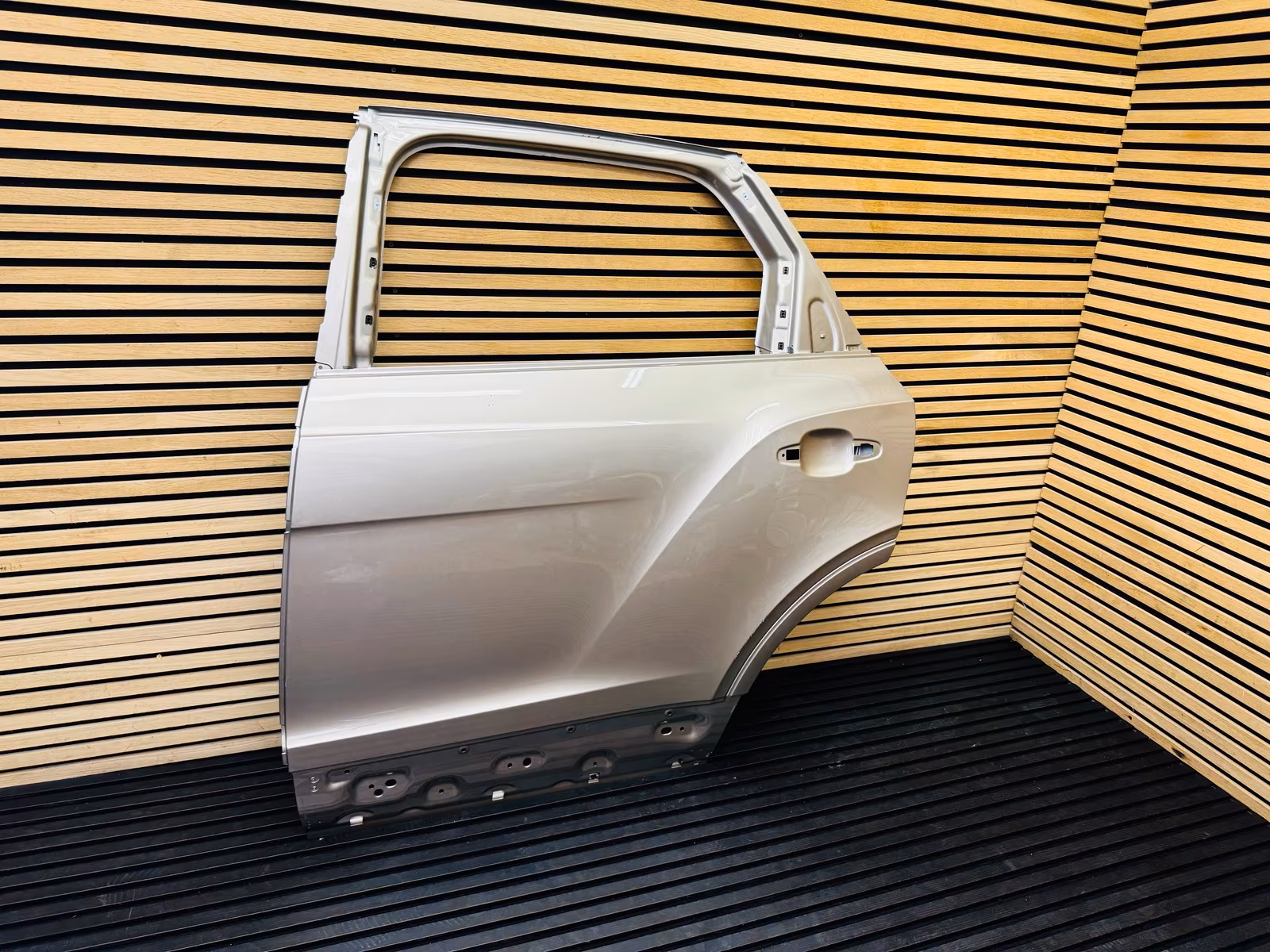 Bentley Bentayga Rear Left Door - Image 2