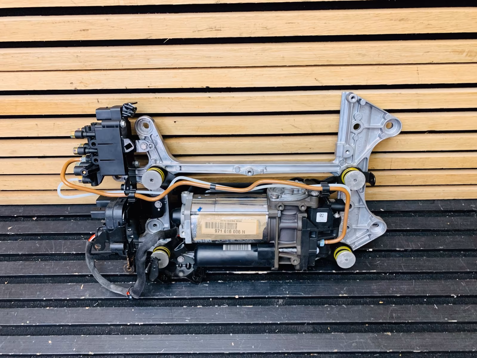 Bentley Continental GT GTC Air Compressor - Image 3