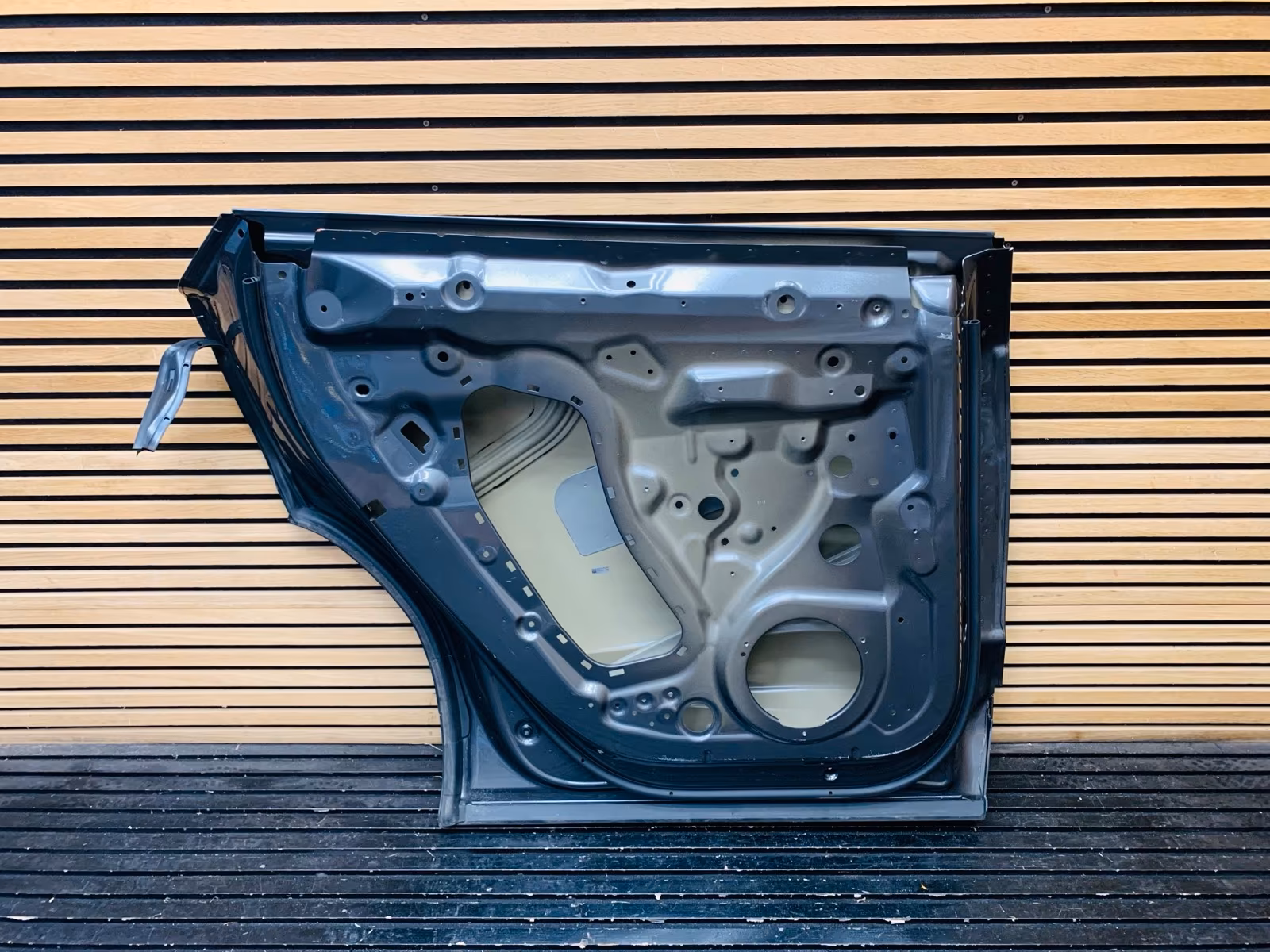 Lamborghini Urus Rear Left Door - Image 4