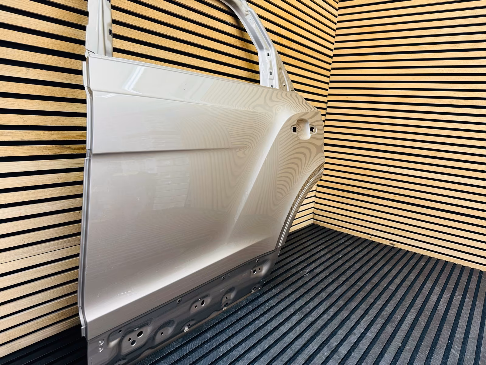 Bentley Bentayga Rear Left Door - Image 5