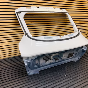 Aston Martin DBX Tailgate