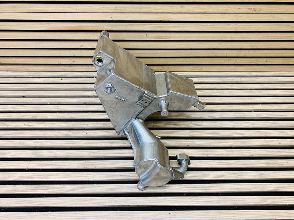 McLaren 650S Oil Tank 11F1178CP03 - Image 2