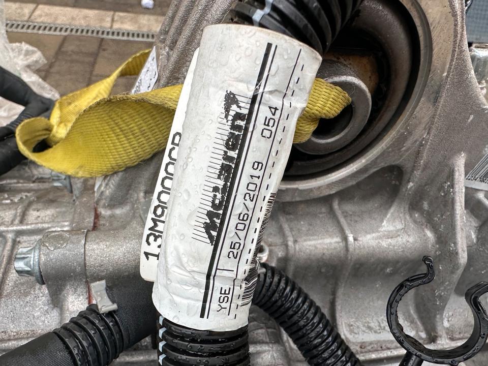 McLaren 600LT Automatic Transmission 13GA015RP – 11,000 km - Image 4