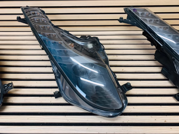 FERRARI 458 ITALIA HEADLIGHT RIGHT 244431 244432 - Image 2